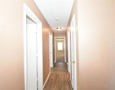 1130 Seneca Drive - Photo Thumbnail 12