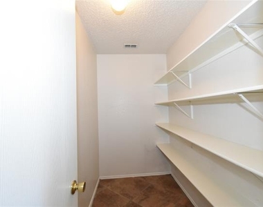 1130 Seneca Drive - Photo Thumbnail 8