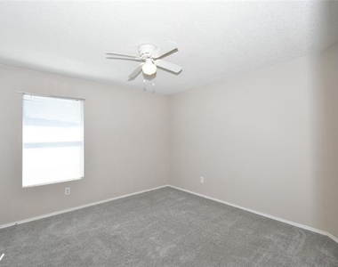 1130 Seneca Drive - Photo Thumbnail 16