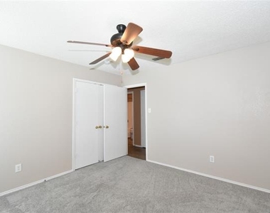 1130 Seneca Drive - Photo Thumbnail 14