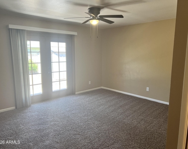 602 E Lodge Drive - Photo Thumbnail 10