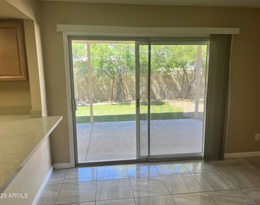 602 E Lodge Drive - Photo Thumbnail 8