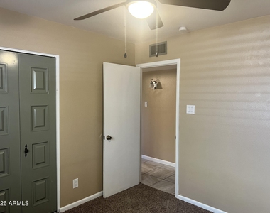 602 E Lodge Drive - Photo Thumbnail 23