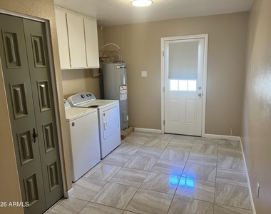 602 E Lodge Drive - Photo Thumbnail 14