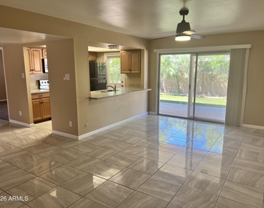 602 E Lodge Drive - Photo Thumbnail 9