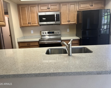 602 E Lodge Drive - Photo Thumbnail 6
