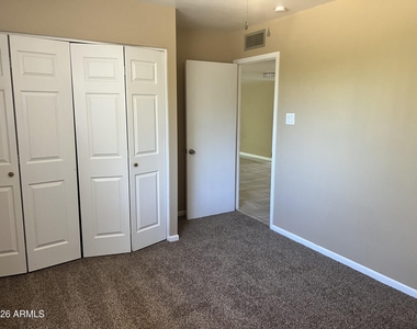 602 E Lodge Drive - Photo Thumbnail 25