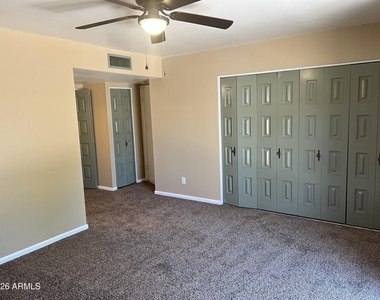 602 E Lodge Drive - Photo Thumbnail 19