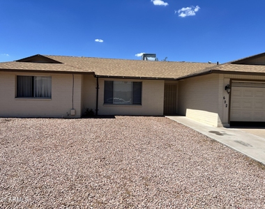 602 E Lodge Drive - Photo Thumbnail 2