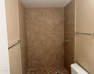 602 E Lodge Drive - Photo Thumbnail 18