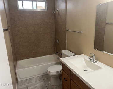 602 E Lodge Drive - Photo Thumbnail 11