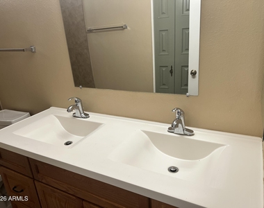 602 E Lodge Drive - Photo Thumbnail 13