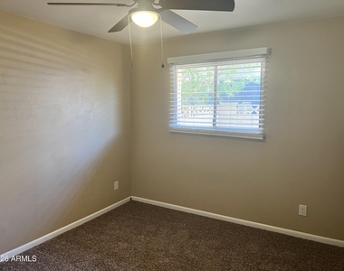 602 E Lodge Drive - Photo Thumbnail 22