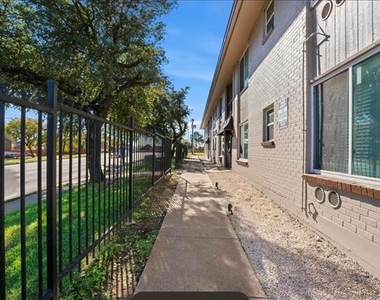 150 S Main Street - Photo Thumbnail 13