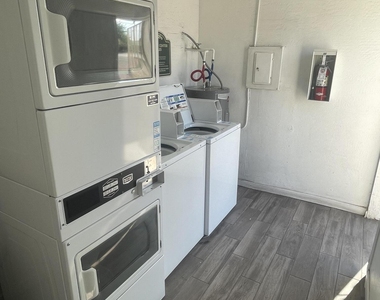 602 E Townley Avenue - Photo Thumbnail 8