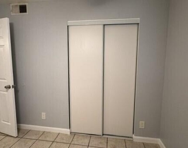602 E Townley Avenue - Photo Thumbnail 6