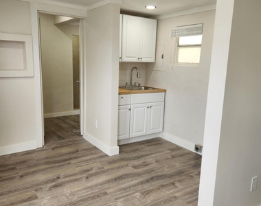 134 W 24th W - Photo Thumbnail 2
