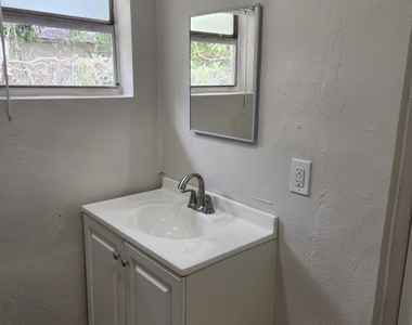 134 W 24th W - Photo Thumbnail 3