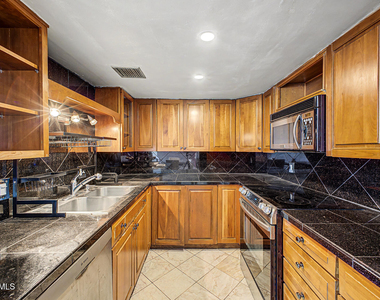 805 N 4th Avenue - Photo Thumbnail 5