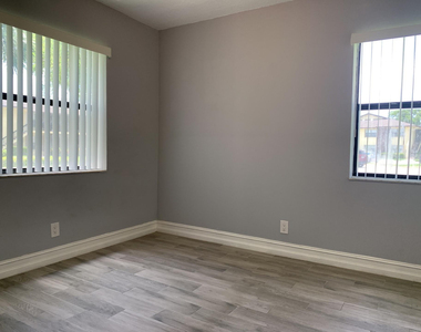 10011 Winding Lake Road - Photo Thumbnail 8