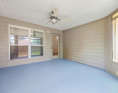 9313 Norfolk Lane - Photo Thumbnail 17