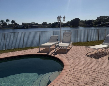 2181 Nw 94th Avenue - Photo Thumbnail 7