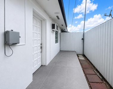 2152 Sw 72nd Avenue - Photo Thumbnail 8