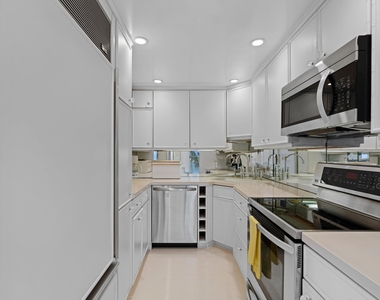 2800 N Flagler Drive - Photo Thumbnail 14