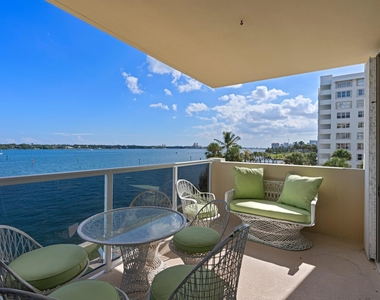 2800 N Flagler Drive - Photo Thumbnail 3