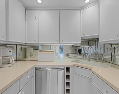 2800 N Flagler Drive - Photo Thumbnail 15