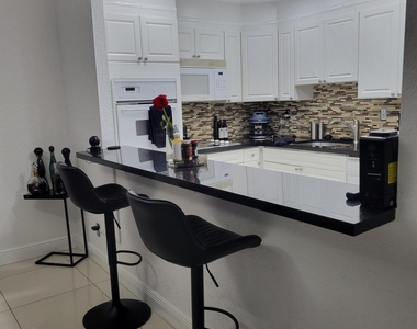 19370 Collins Avenue - Photo Thumbnail 4