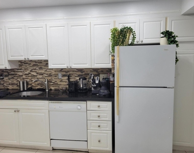 19370 Collins Avenue - Photo Thumbnail 2