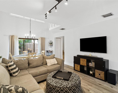 324 City View Drive - Photo Thumbnail 6