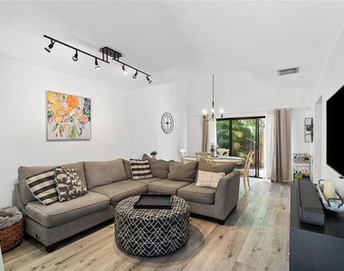 324 City View Drive - Photo Thumbnail 5