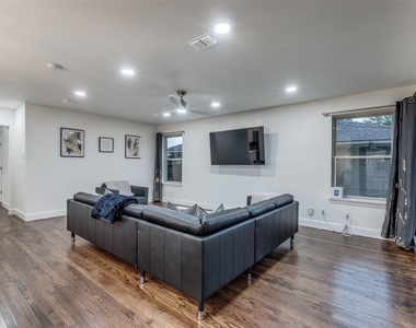 9026 Livenshire Drive - Photo Thumbnail 5