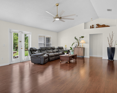 5758 Benbow Court - Photo Thumbnail 4