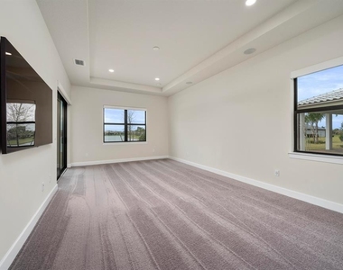 818 Se Courances Drive - Photo Thumbnail 17