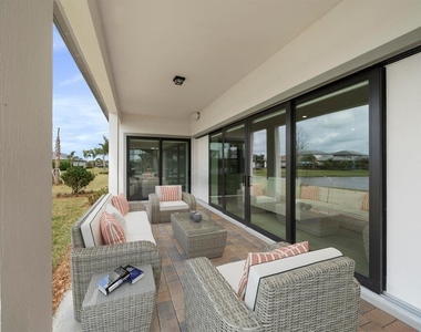 818 Se Courances Drive - Photo Thumbnail 37