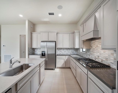 818 Se Courances Drive - Photo Thumbnail 16