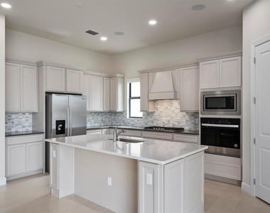 818 Se Courances Drive - Photo Thumbnail 14