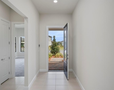 818 Se Courances Drive - Photo Thumbnail 8