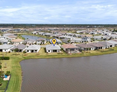 818 Se Courances Drive - Photo Thumbnail 4
