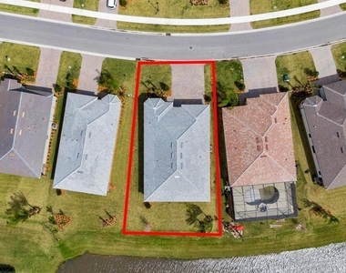 818 Se Courances Drive - Photo Thumbnail 5