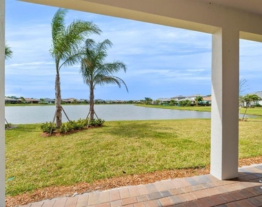 818 Se Courances Drive - Photo Thumbnail 31