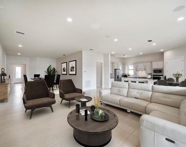 818 Se Courances Drive - Photo Thumbnail 35