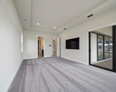 818 Se Courances Drive - Photo Thumbnail 18