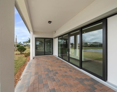 818 Se Courances Drive - Photo Thumbnail 33
