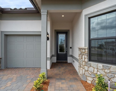 818 Se Courances Drive - Photo Thumbnail 7