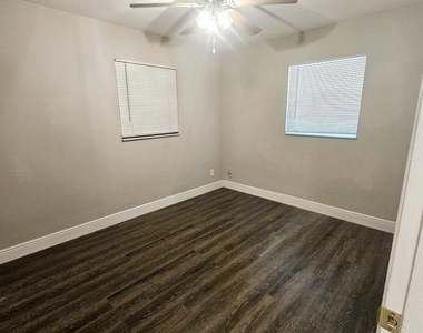 1556 W 20th Street - Photo Thumbnail 6