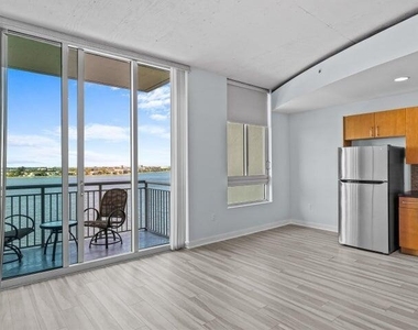 300 S Australian Avenue - Photo Thumbnail 16
